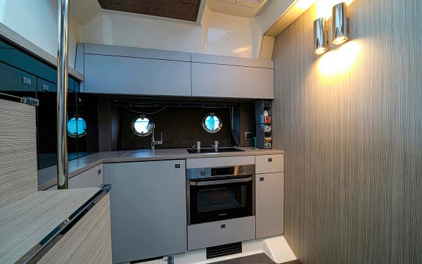 Аренда моторной яхты Cranchi M44 в Италии